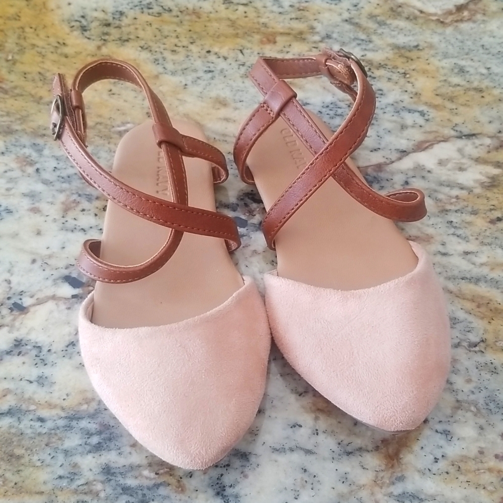 Old Navy Cream Strappy Flats Size7? Toddler